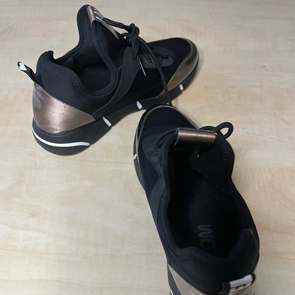 Black sneakers - Picture 5 of 5